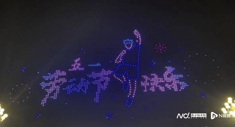 以天為紙<strong></p>
<p>光繪機(jī)</strong>，以光為筆，廣東汕尾千機(jī)繪客韻:光繪機(jī)