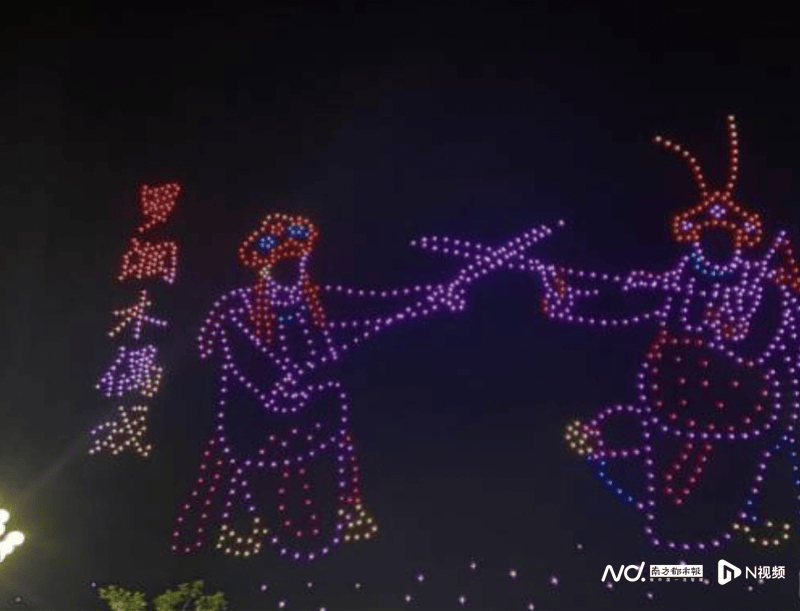 以天為紙<strong></p>
<p>光繪機(jī)</strong>，以光為筆，廣東汕尾千機(jī)繪客韻:光繪機(jī)